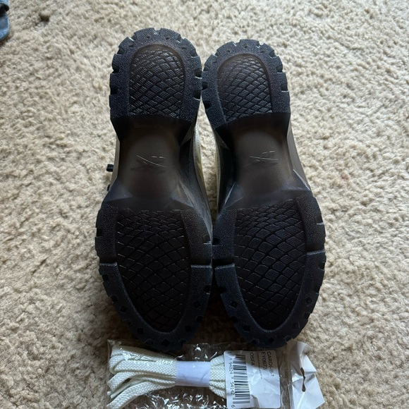 Cardi b x Rebok sneaker - Picture 2 of 2